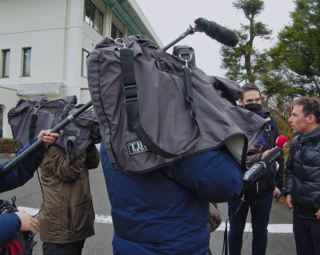 Vue d'une interview de Damien Véron au Japon par une équipe de télévision