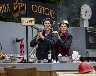 Vue des deux acteurs durant le spectacle