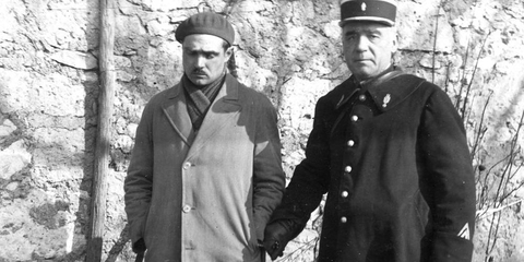 Pierre Delafet, encadré par un gendarme