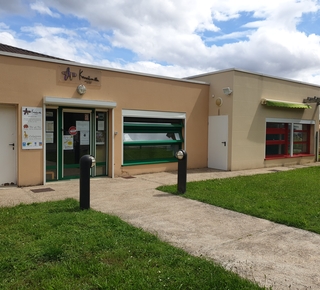 Photo de la facade du multi accueil, crèche Karabouille, à Dissay