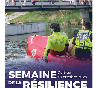 bateau pneumatique et sauveteurs