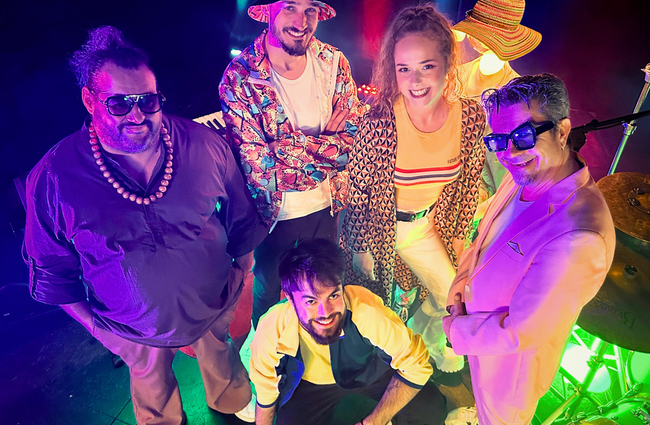 Photo des 5 artistes du groupe Paris sockets