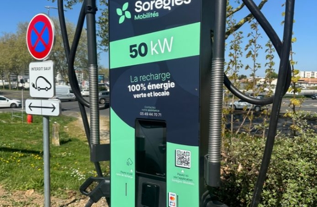 Vue d'une borne de recharge ppur les véhicules électriques