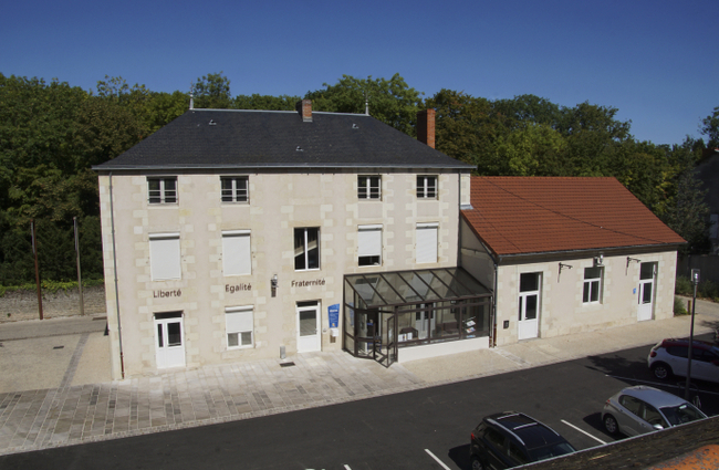 Vue de la mairie de Dissay