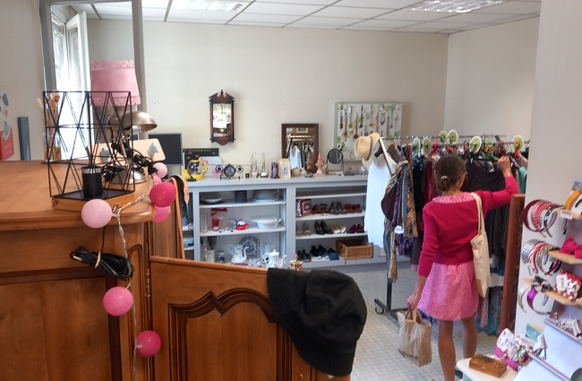 Vue de la boutique Oxalys avec une cliente