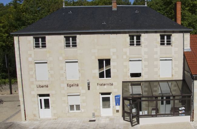 Vue de la mairie de Dissay