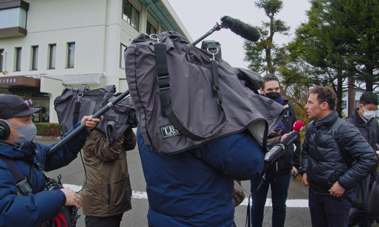 Vue d'une interview de Damien Véron au Japon par une équipe de télévision