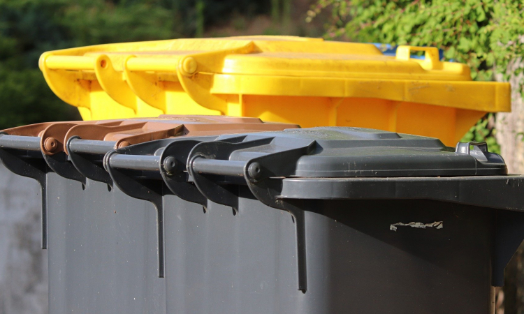 Bacs pour déchets