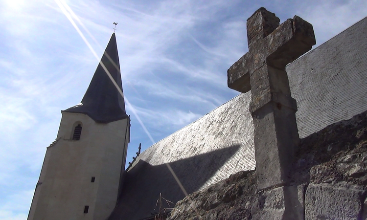 Vue du clocher de l'église de Dissay