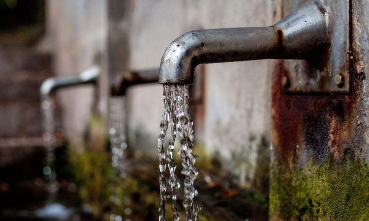 robinets d'une fontaine
