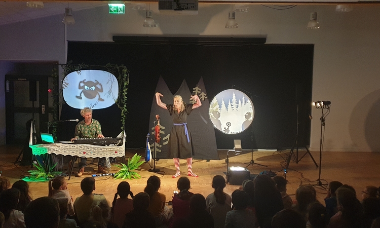 Vue des deux artistes durant le spectacle