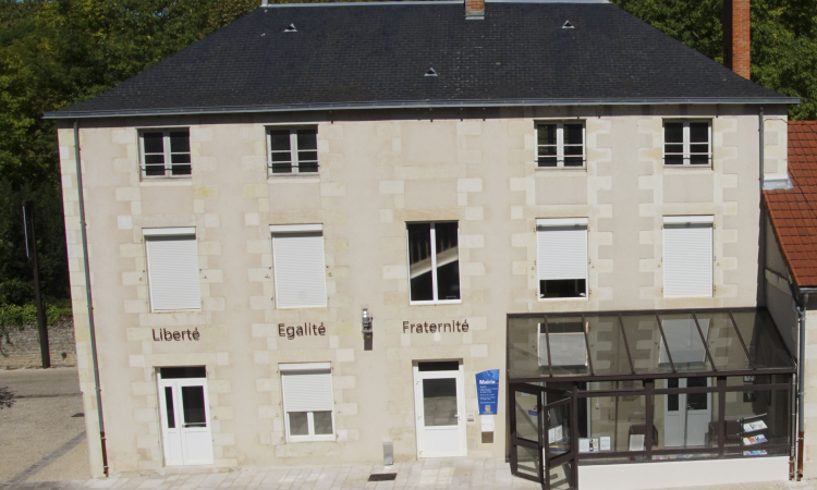 Vue de la facade de la mairie de Dissay