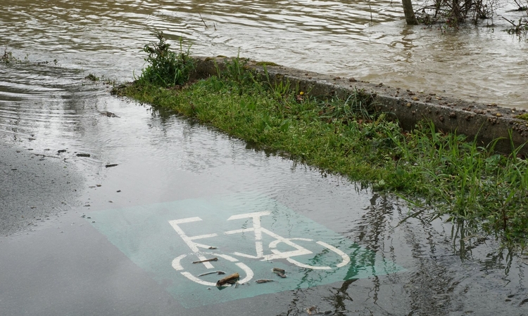 Inondation sur la piste cyclable de Dissay en 2020