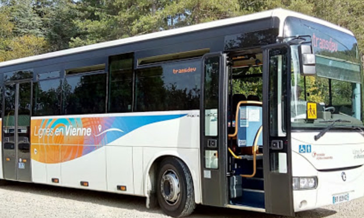 Un car de Lignes en Vienne